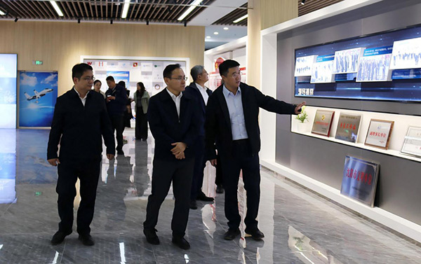 中國(guó)鋼研黨委副書(shū)記、總經(jīng)理高宏斌一行 到航產(chǎn)集團(tuán)調(diào)研